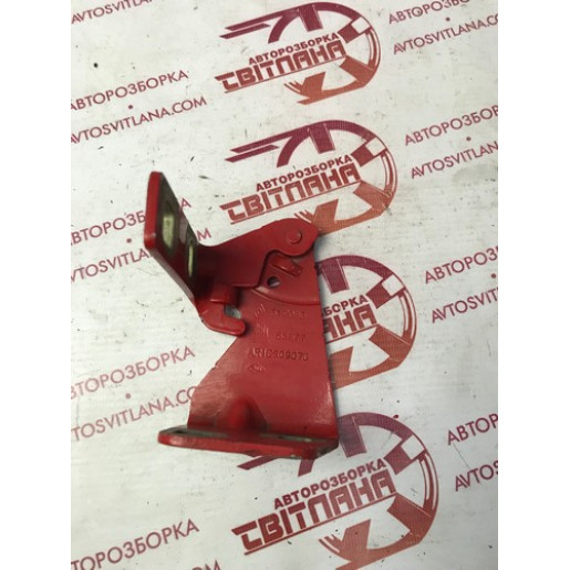 Петля капота правая Renault Trafic 2001-2014 7700312083
